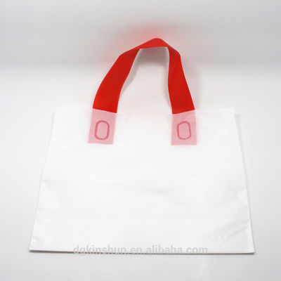La aduana posee el logotipo que imprime el bolso de compras cortado con tintas plástico barato del HDPE del regalo